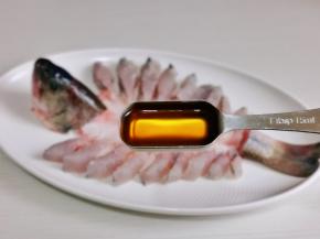 淋上料酒。