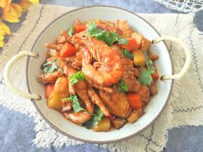 海虾蔬菜入味。 