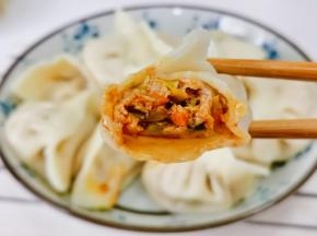 蘸上蒜蓉酱汁，赞爆了。