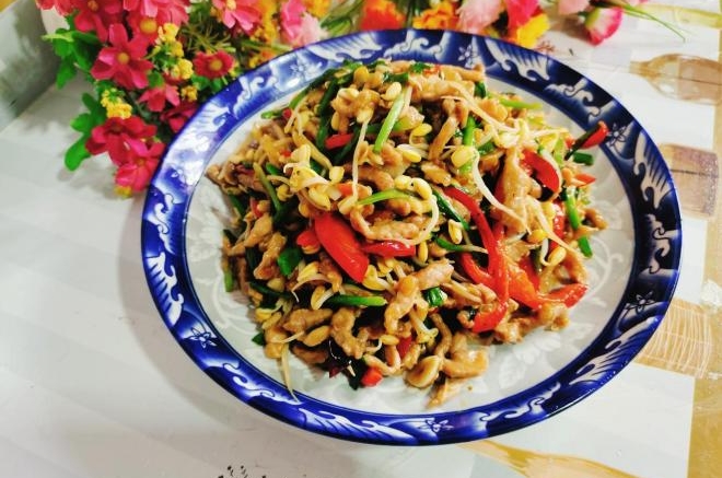 豆芽小炒肉