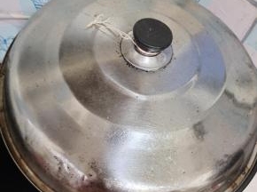 加盖焖煮20分钟！