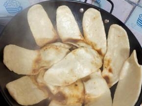 盖上盖子，继续中火焖煮25分钟左右！