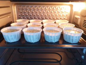 送入预热好的烤箱。 