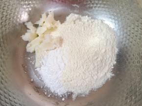 将油酥所有的食材放在一起。