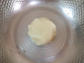揉捏成团备用。