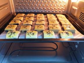 送入预热好的烤箱。