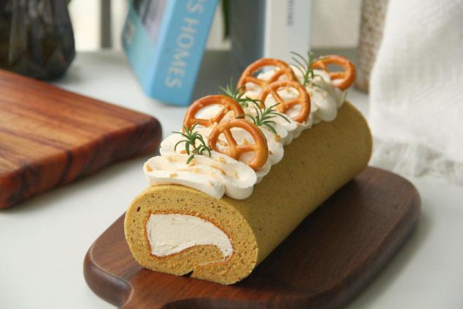 焦糖奶油红茶蛋糕卷，淡淡茶香+浓郁焦糖奶油