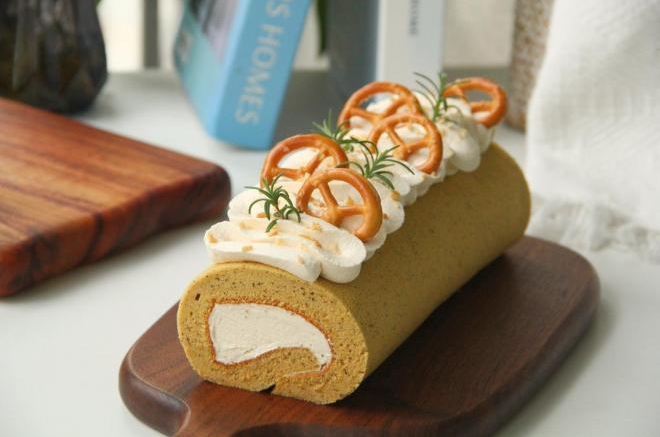 焦糖奶油红茶蛋糕卷，淡淡茶香+浓郁焦糖奶油