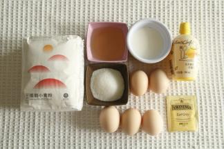 准备蛋糕卷材料。