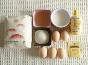 准备蛋糕卷材料。