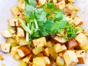 加入香菜段拌匀即可