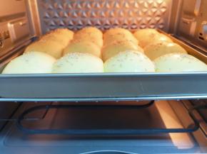 送入预热好的烤箱。