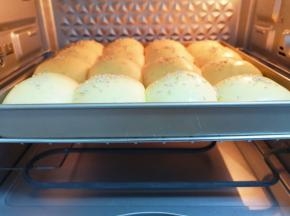 送入预热好的烤箱。