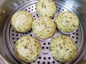 凉水开火，上汽后转中火蒸20分钟关火，焖5分钟左右出锅。