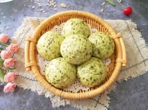小时候经常吃的苜蓿菜馒头。