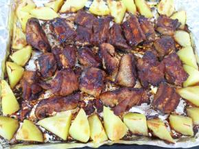 出炉，排骨焦香酥烂。