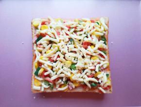 最后撒上一层马苏里拉芝士。