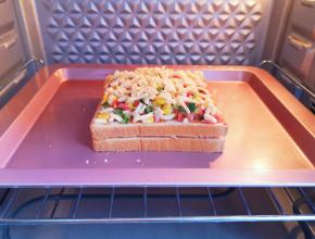 送入预热好的烤箱。