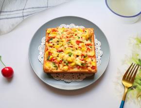 营养又好吃的吐司夹馅披萨出炉啦！