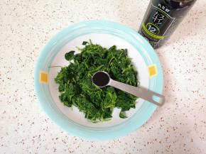 加入3勺六月鲜12克轻盐特级昆布酱油。 