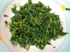 根据自己的口味加入香油和红油各1勺，搅拌均匀即可！ 