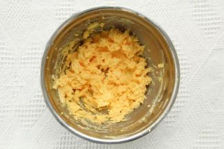 打好的黄油糊分3份！