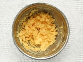 打好的黄油糊分3份！