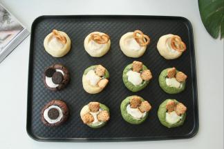 出炉趁热装饰好就可以啦！