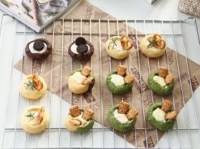 微微冷凉后，就可以开吃啦，轻轻掰开，软糯拉丝！