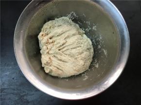酵头原料混合，放冰箱冷藏一晚（发酵变大）。