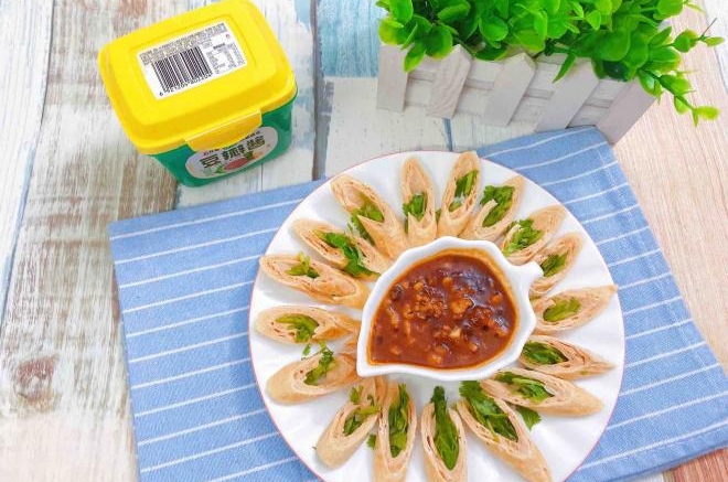 豆笋蘸酱鲜