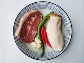 准备好所有食材。