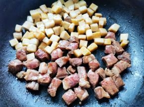 加入牛肉，
