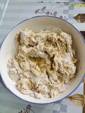 和成棉絮状，加入适量的油！