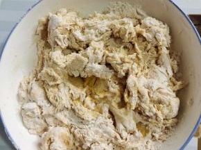 和成棉絮状，加入适量的油！