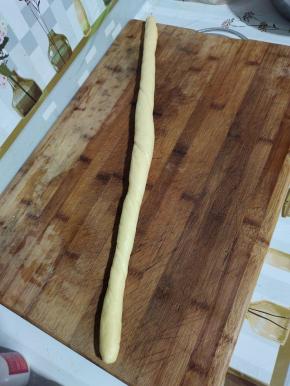 一只手向前，另一只手向后，拧着劲儿搓！