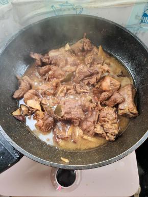 炖至排骨脱骨！