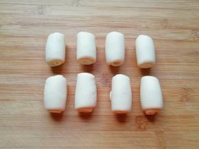 完成第二次擀卷以后盖上保鲜膜松弛15分钟。 