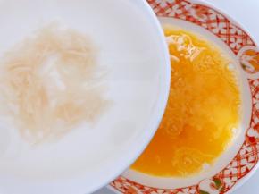 加入泡发元贝的水搅拌均匀