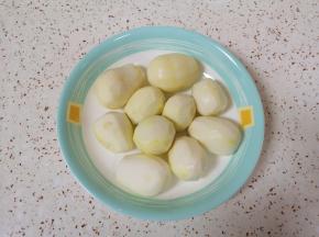 去皮洗干净，放入蒸箱100度蒸20分钟。