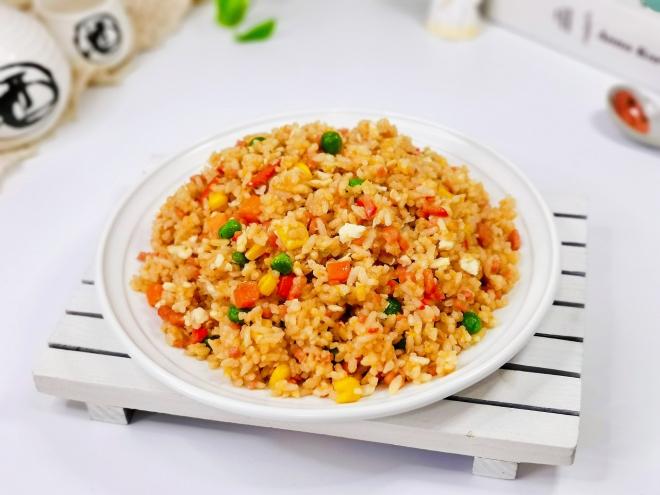 红肠蛋炒饭