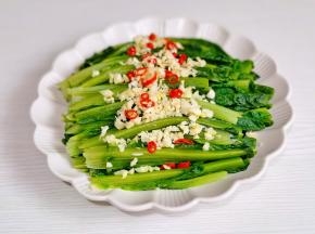 放入油麦菜上。