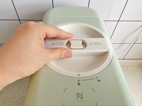 向左旋转盖好杯盖。