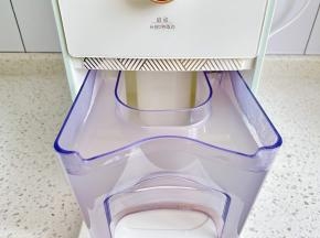 清洗完后废水排入余水盒，把废水倒掉。