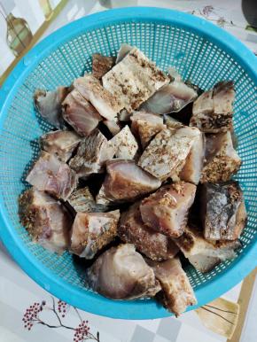 捞出沥干水分备用！