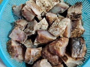 捞出沥干水分备用！