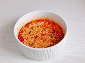 趁热搅拌均匀。