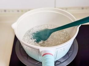 中小火不停搅拌。