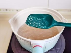 西米煮至半透明状。