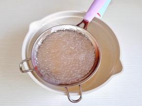 焖好后过冷水，沥干水分。